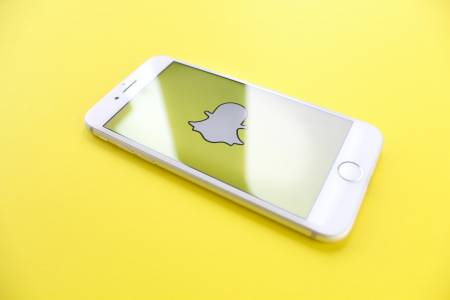 Вече може да говорите с ChatGPT в Snapchat, но бъдете предпазливи 