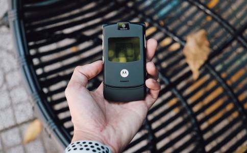 Изобретателят на мобилния телефон смята, че скоро имплантиран под кожата смартфон ще бъде норма