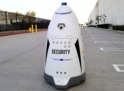 Този симпатичен робот ще следи за безопасността на паркинга