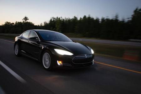 Tesla започва годината с нови рекорди