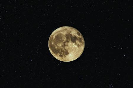 На какво всъщност мирише Луната?