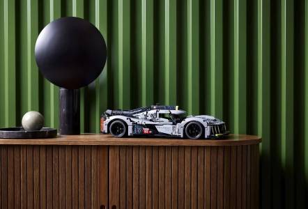 Ново LEGO® TECHNIC™ PEUGEOT 9X8 пресъздава хибридния автомобил преди дебюта му в Льо Ман