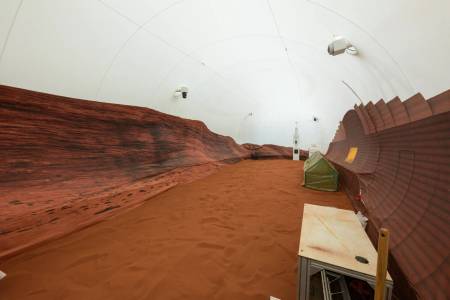 NASA ще затвори четирима изследователи в симулирана марсианска база за една година