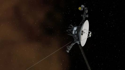 45-годишната мисия "Вояджър 2" ще продължи живота си с находчив хак