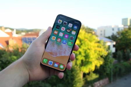 Слухове в действие: iPhone 15 Pro Max ще бъде единственият с перископна леща