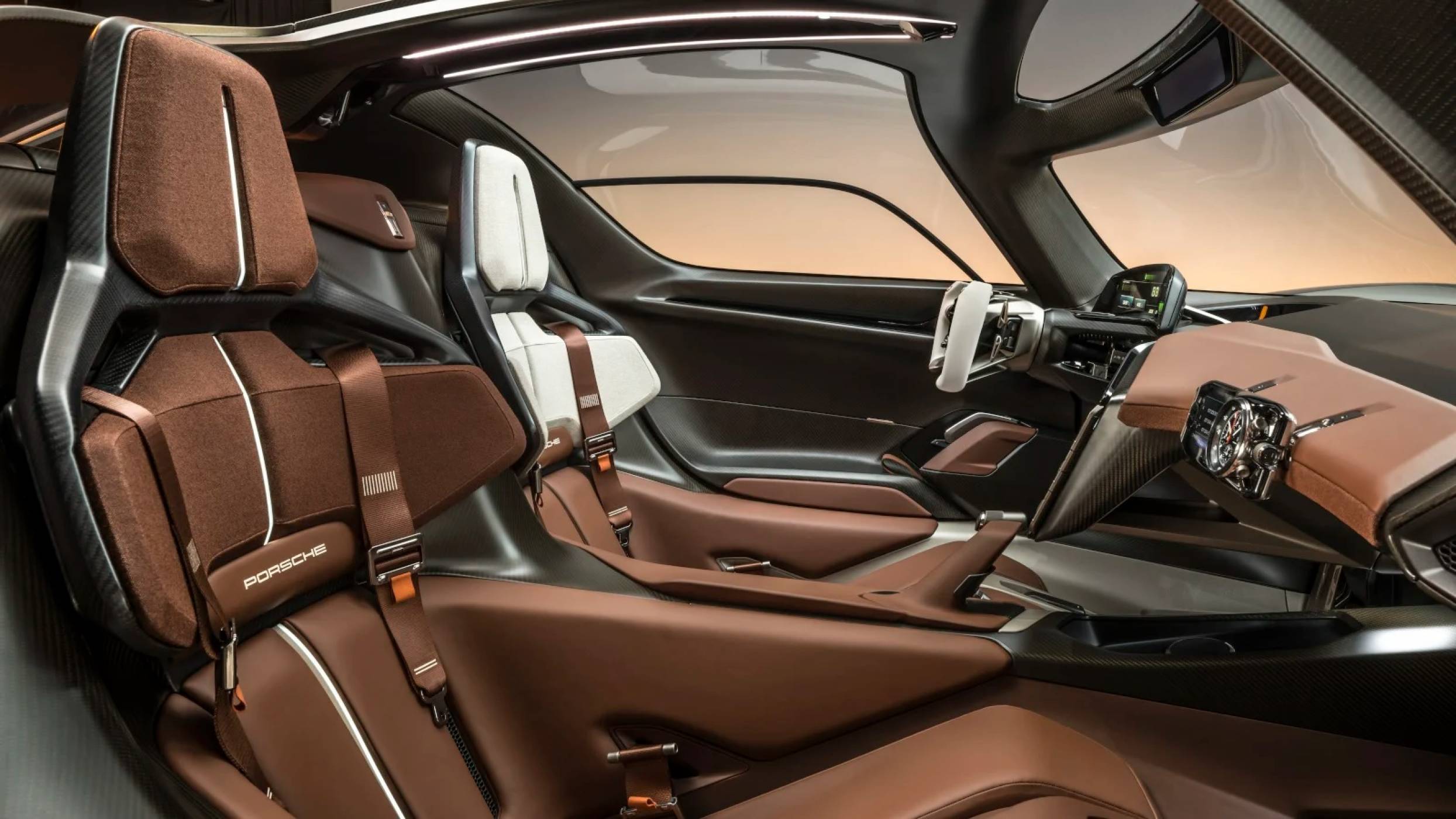 Mission X на Porsche дава представа за бъдещето на електрическия супер автомобил