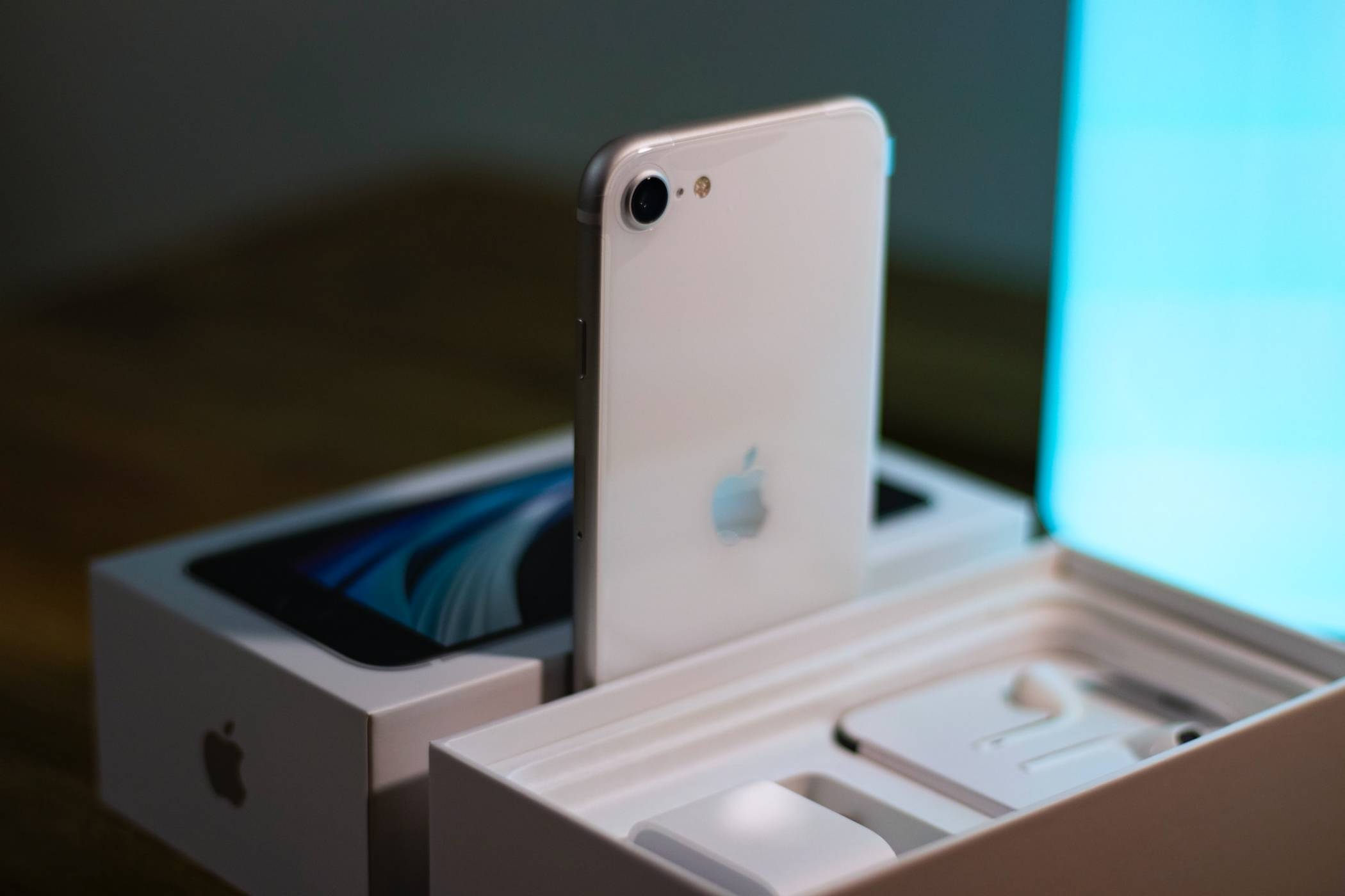 Новият iPhone SE се счита за малко вероятен за пускане през 2024
