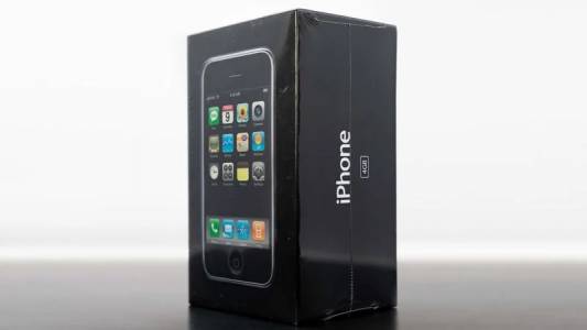 Рядък оригинален iPhone с 4 GB се очаква да донесе до 100 000 долара на търг