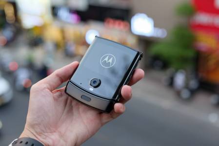 Motorola Razr Plus се счупи по най-странния начин по време на теста за издръжливост (ВИДЕО)