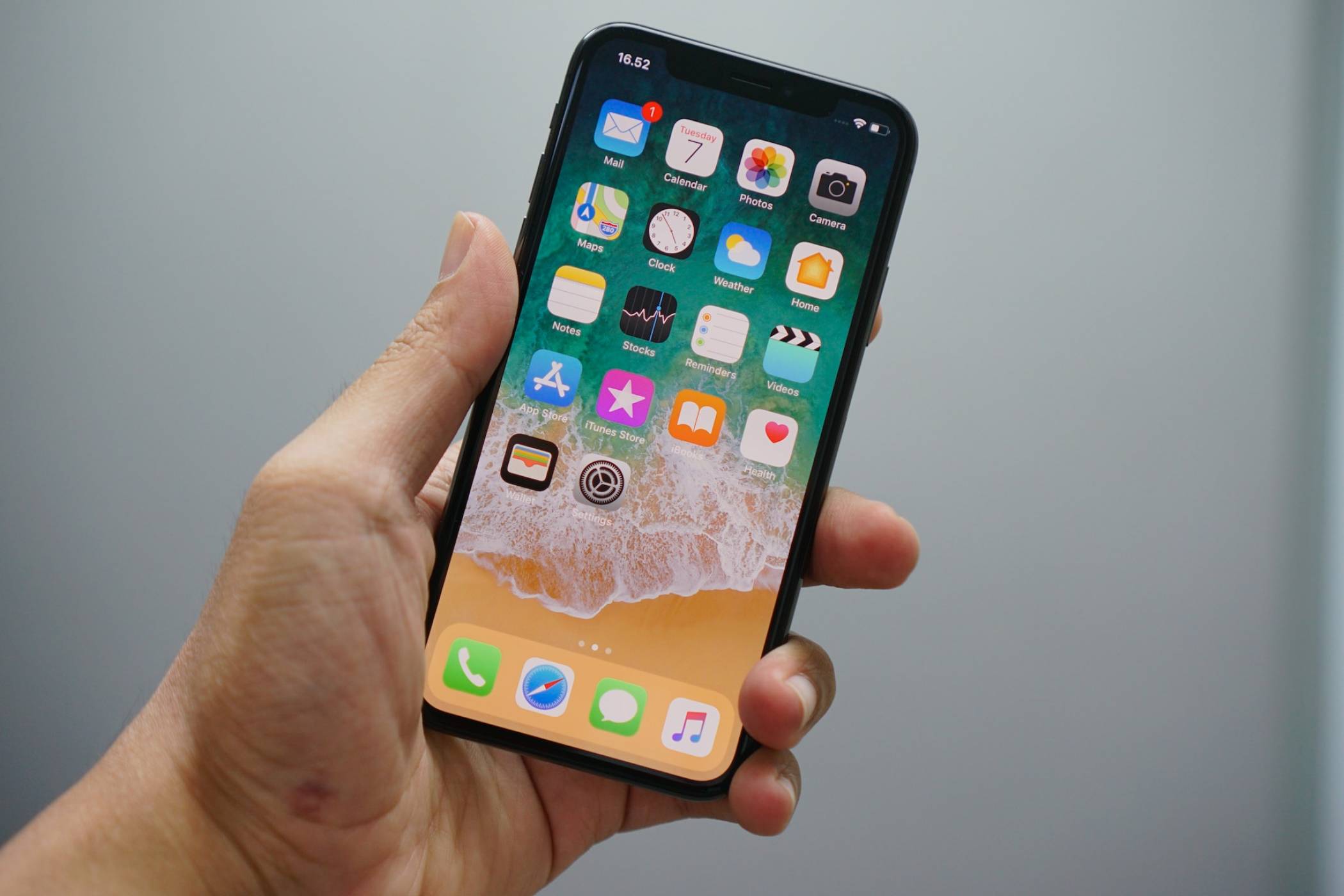Ето колко точно ще са тънки новите рамки на iPhone 15 Pro