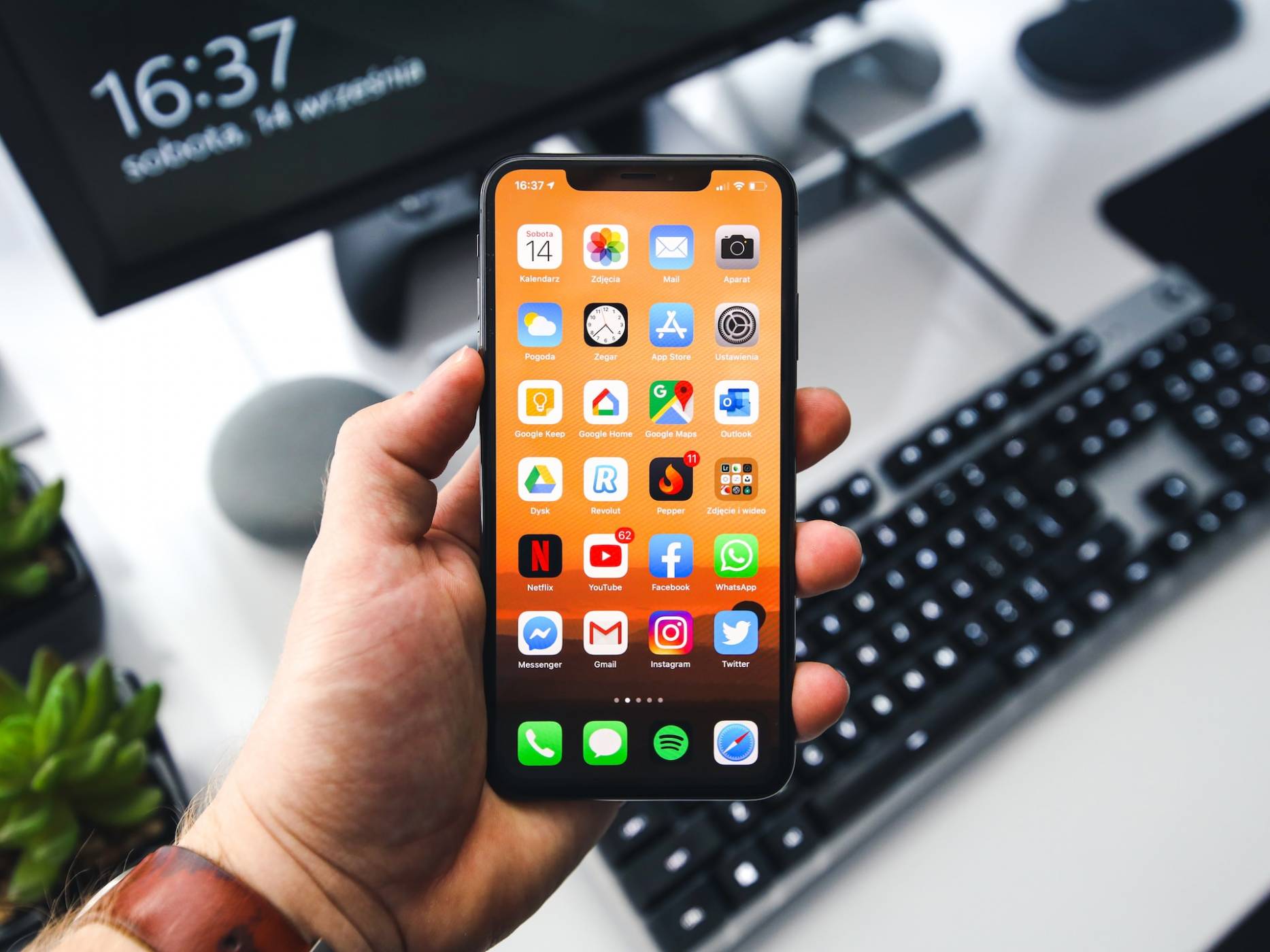 iPhone 16 Pro ще има поддържа Wi-Fi 7 и 48 MP ултраширока камера