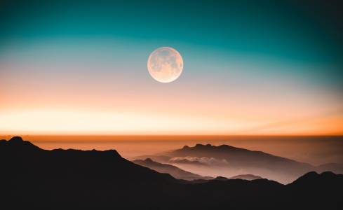 Колко далече е всъщност Луната от Земята?