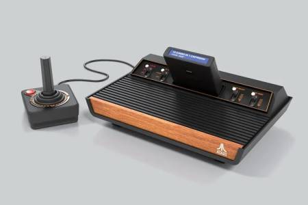 Нова Atari 2600 конзола се насочва към старите ви касетки с игри (ВИДЕО)