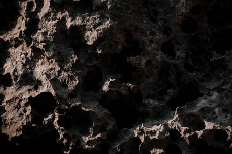 ИИ вече разпознава астероиди убийци, преди да се приближат до Земята