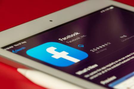 Facebook промени логото си - дали можете да откриете разликата