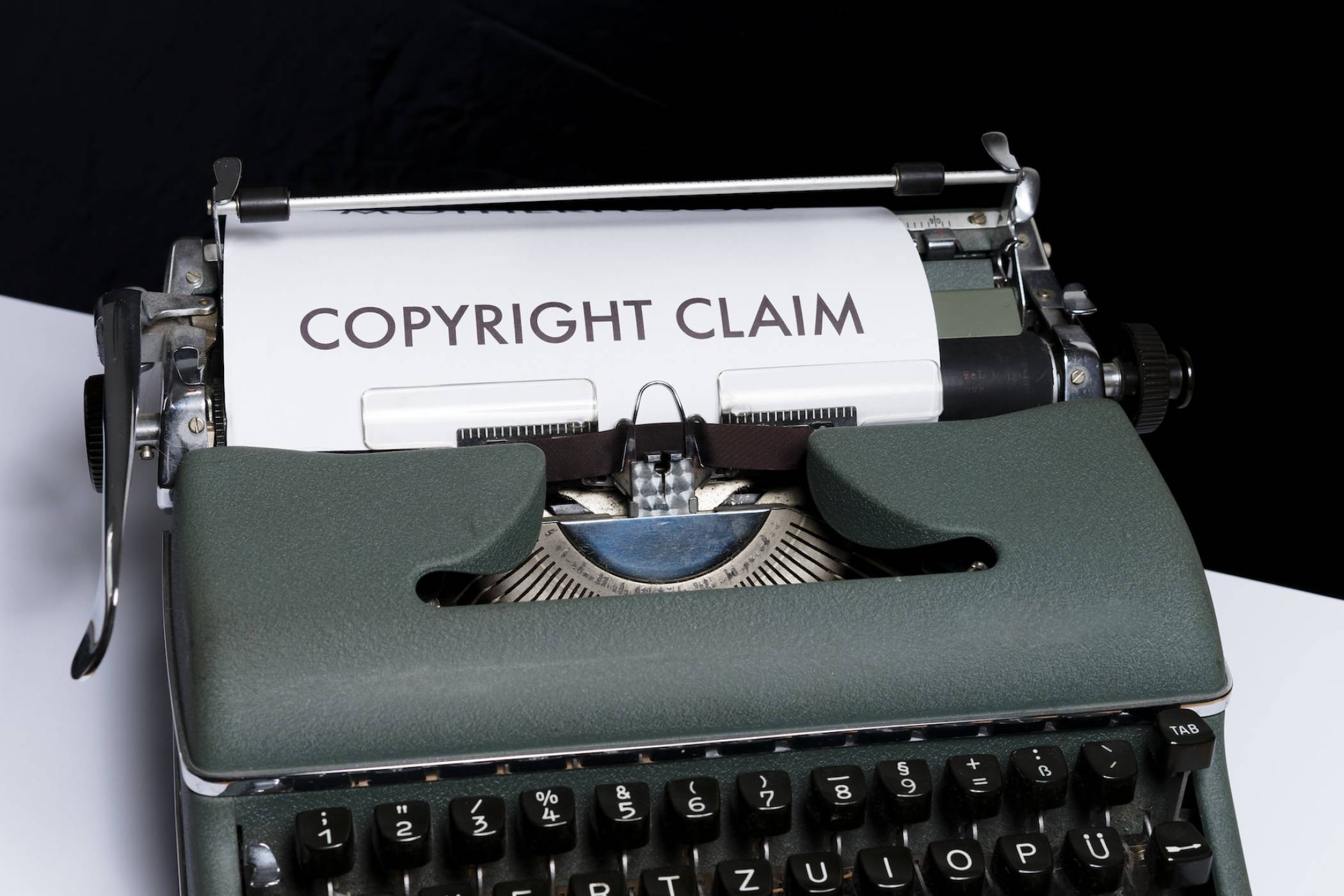 Джордж Р.Р. Мартин и Джон Гришам стартират съдебно дело за авторски права срещу OpenAI