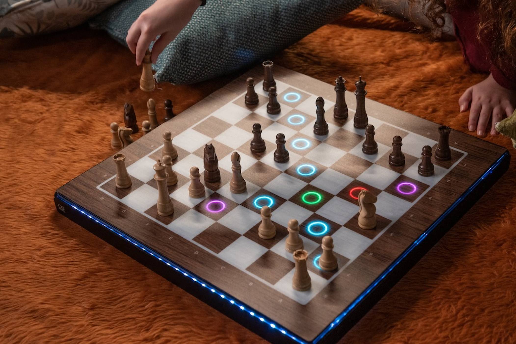 Изкуствен интелект ви помага за правилните ходове на тази умна шахматна дъска