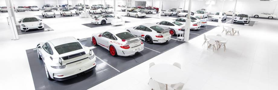 Рядка колекция от 56 автомобила Porsche се появи на търг 