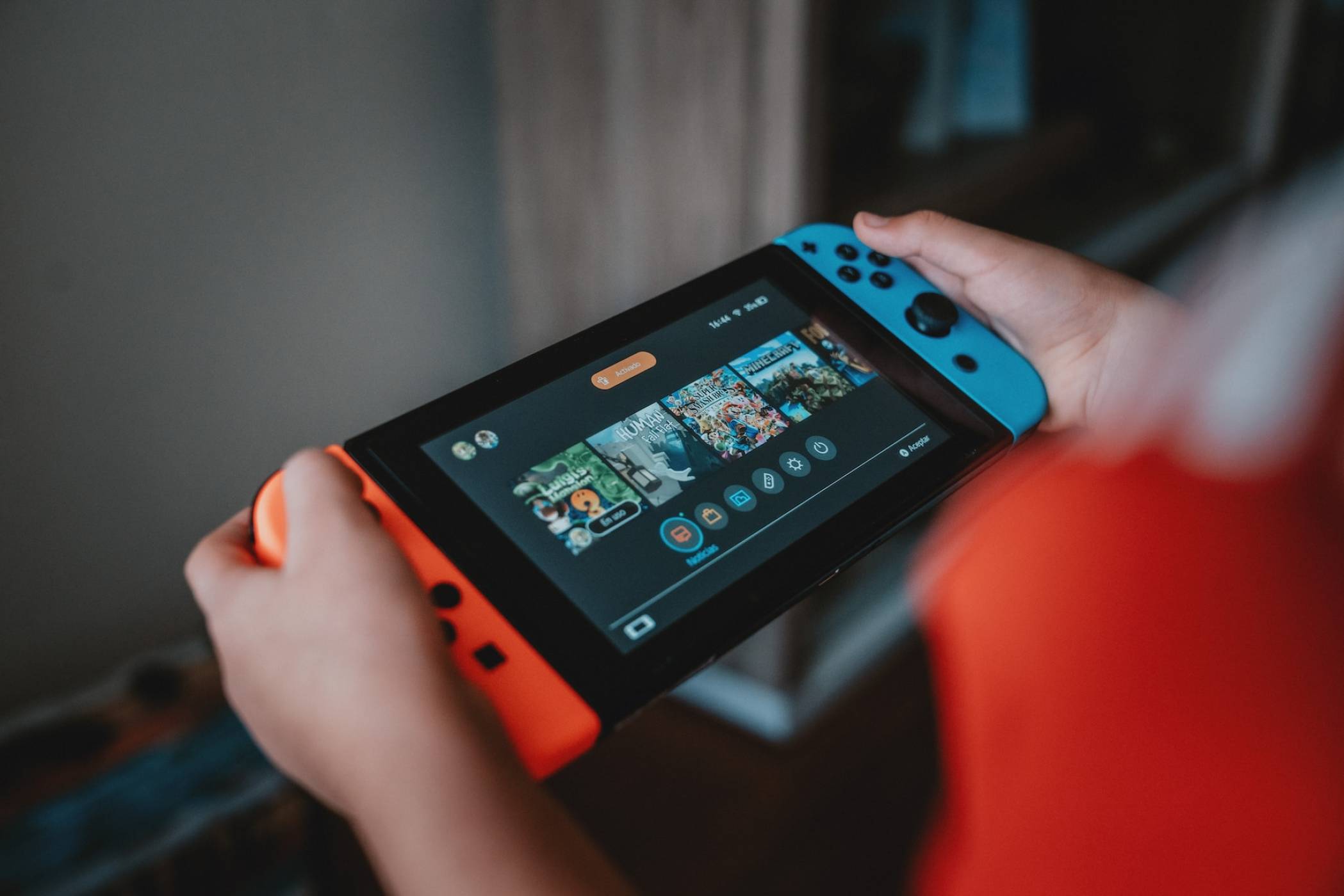 Наследникът на Nintendo Switch може да разполага с двойка свалящи се екрани