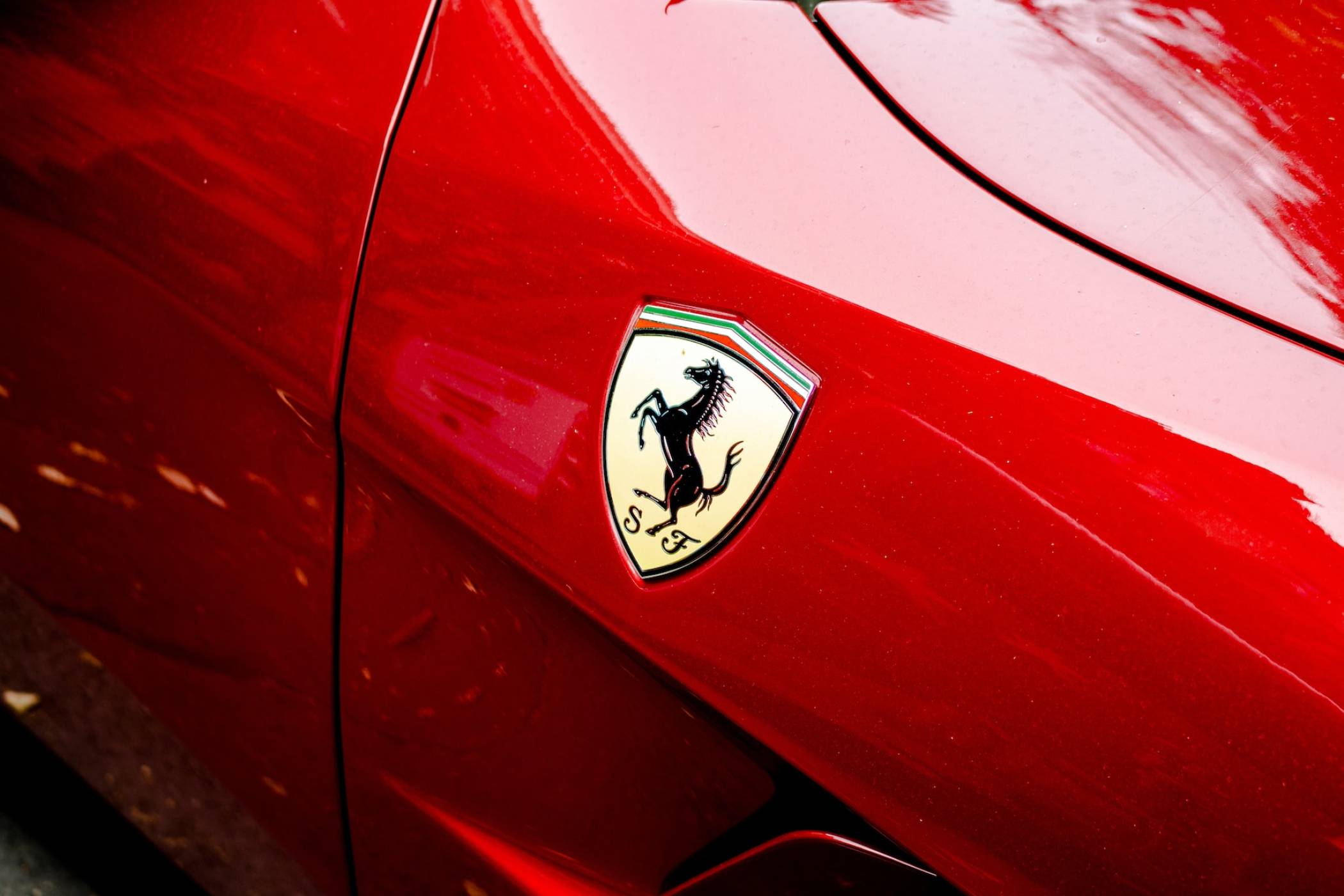Работата по първата е-кола на Ferrari върви по-бързо от предвиденото