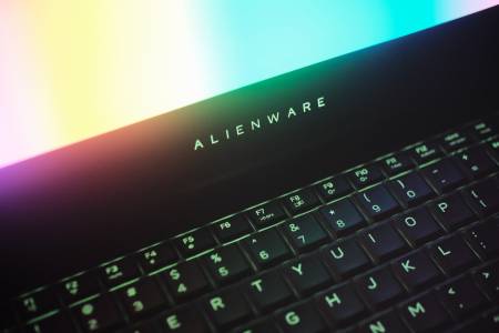Alienware създаде гигантска клавиатура и убеди професионален е-спорт отбор да я ползва 