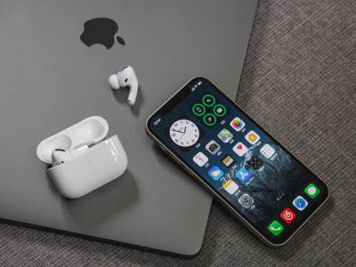 Apple залага на софтуера, за да продава iPhone 16
