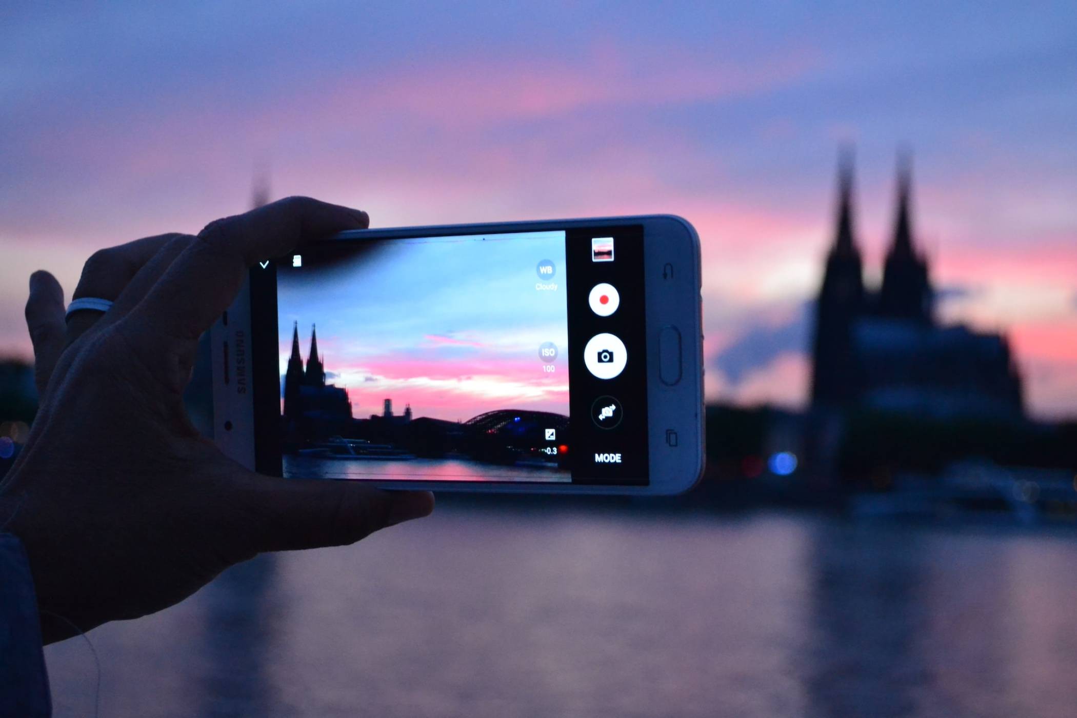 Изтекли параметри на Galaxy S24 повдигат въпроса: какво е четворна телефото камера?