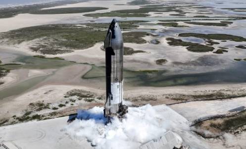 Астронавтите вече тестват лунния кораб за милиарди долари на SpaceX
