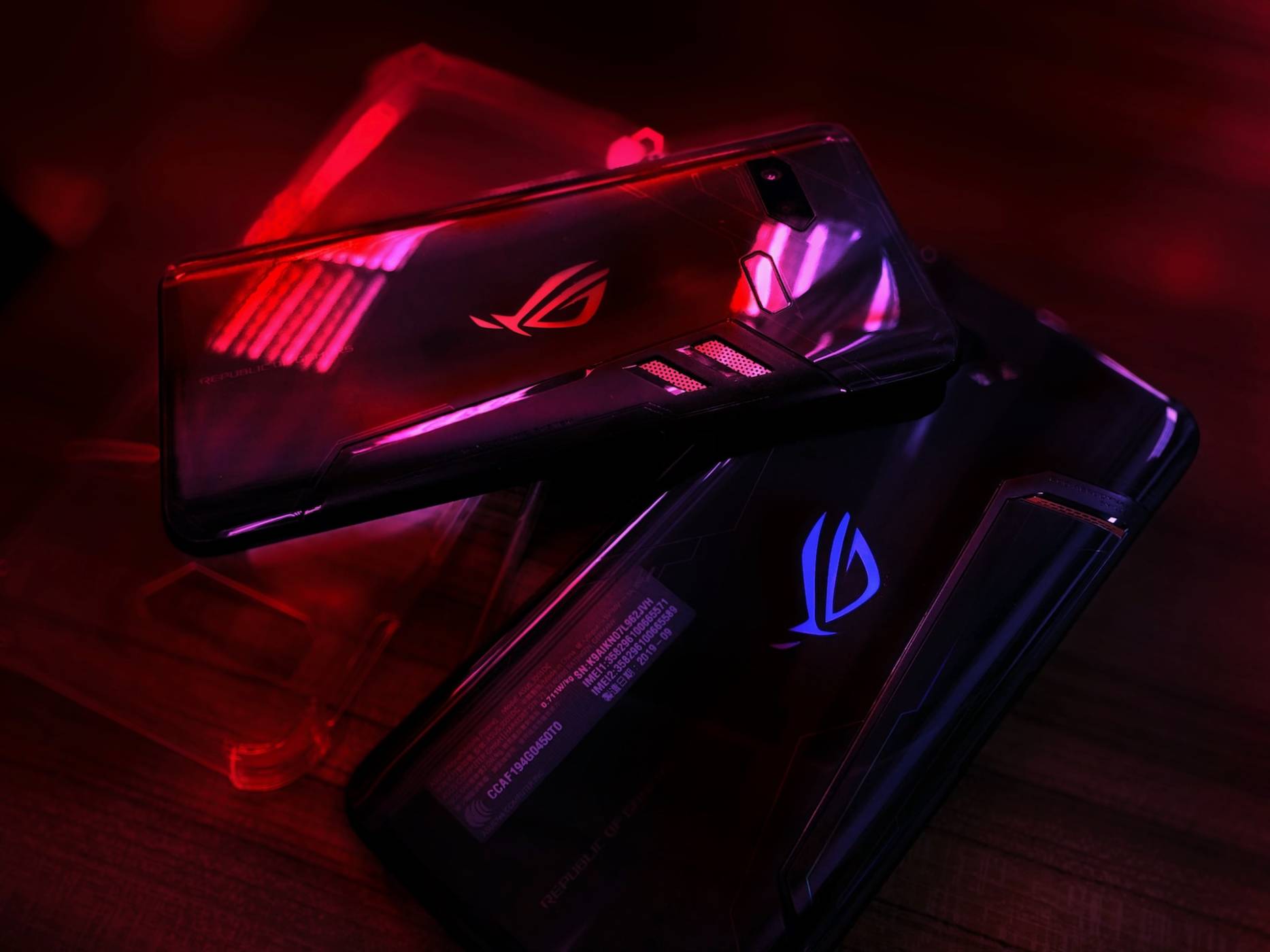 Изтекли рендъри на Asus ROG Phone 8 показват геймърския флагман от всички ъгли