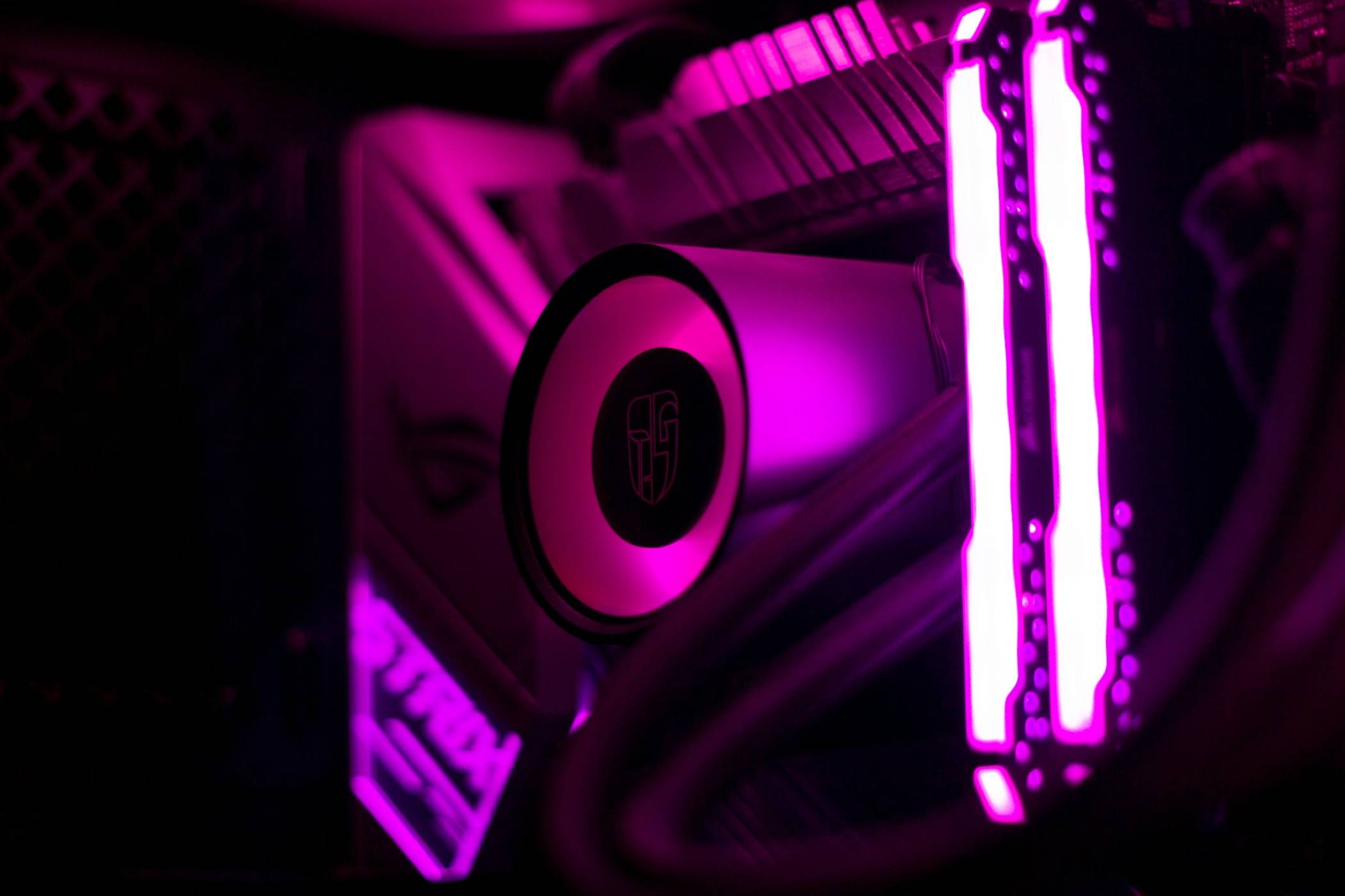 Продажбите на Nvidia RTX 4070 Super са толкова слаби, че дори търговската верига отказва бройки