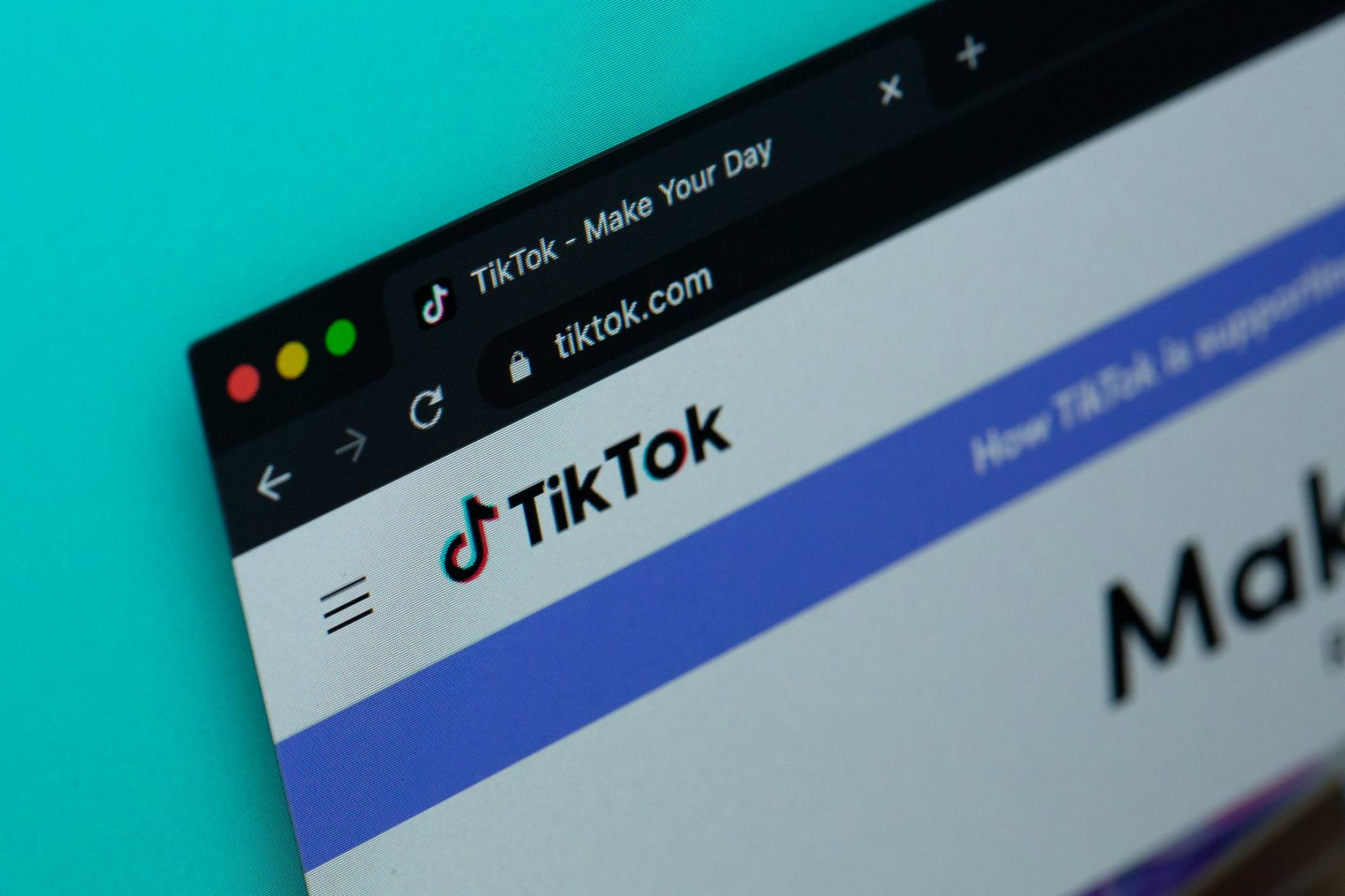 Хората печелят пари, като се преструват на изкуствен интелект в TikTok