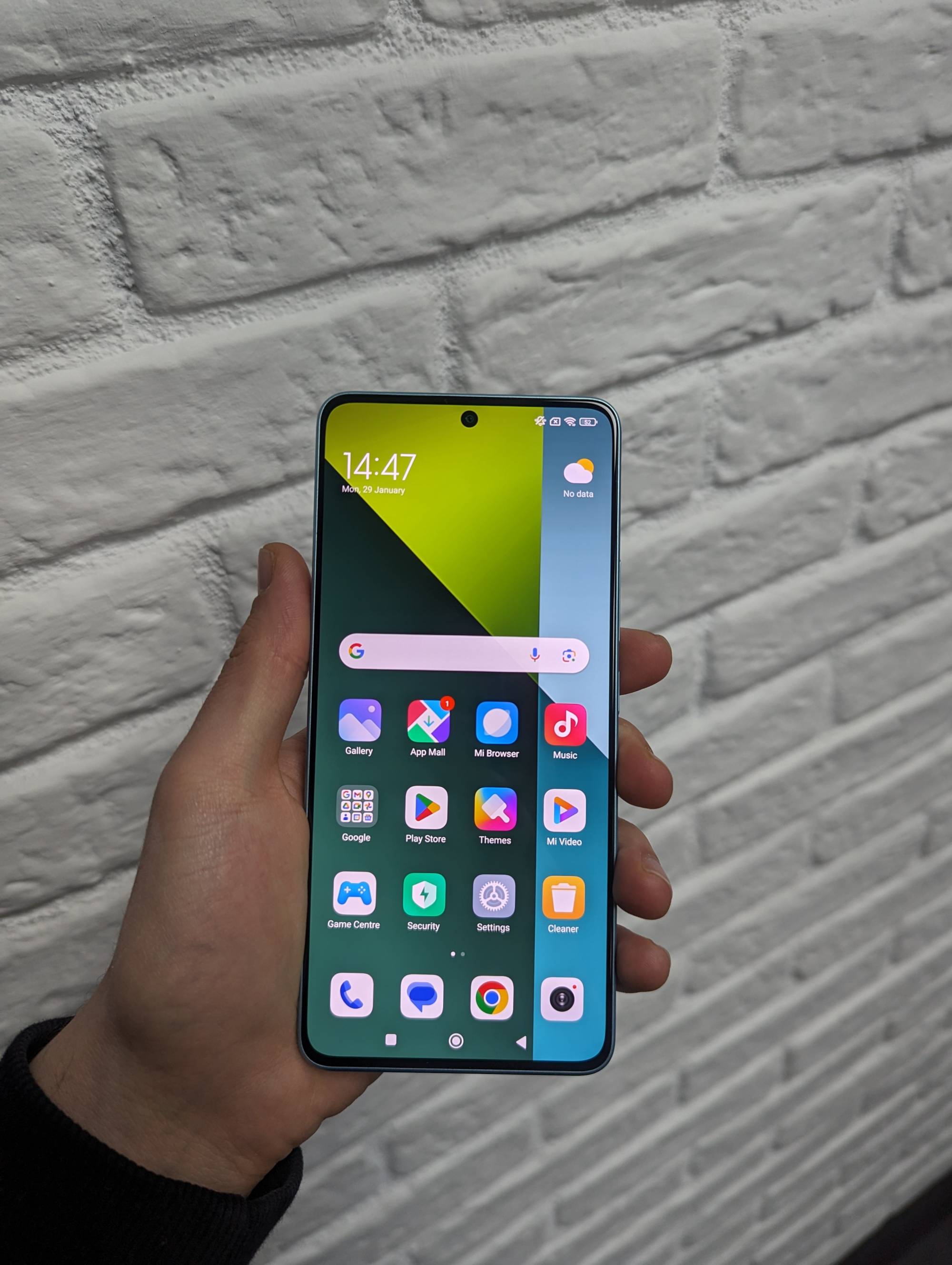 До Букурещ и обратно в компанията на Redmi Note 13 Pro 5G (СНИМКИ)