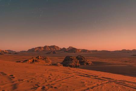 Счупен и самотен, хеликоптерът Ingenuity бе забелязан от марсохода Perseverance върху марсианска дюна