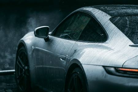 Apple CarPlay+ дебютира в новото Porsche Taycan от 2025 г.