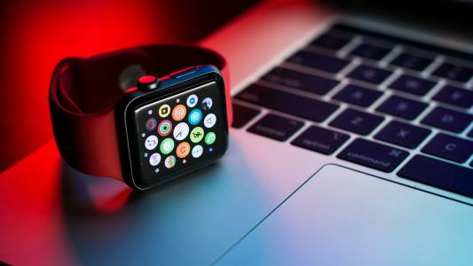MicroLED Apple Watch Ultra 3 ще струва повече от iPhone 15 Pro Max, така че започвайте да пестите