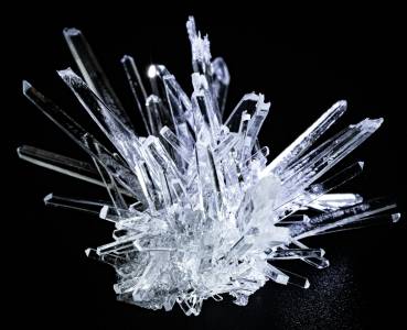 Учени създадоха кристал на времето, който издържа 40 минути - и това е невероятно постижение