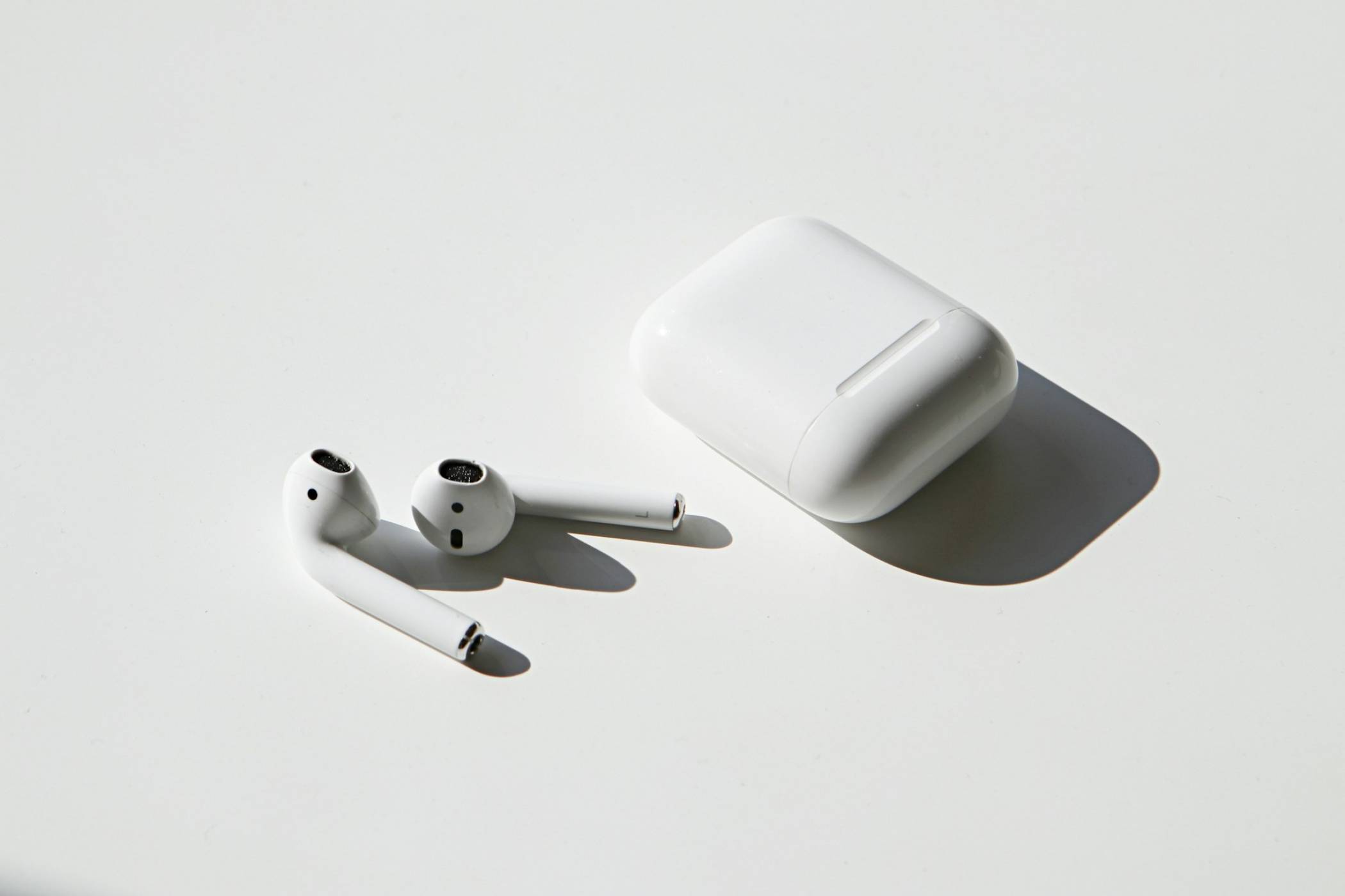 Най-новата щура идея на Apple може да постави камери във вашите AirPods слушалки