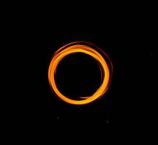 Телескопът "Джеймс Уеб" откри масивна и нажежена до червено черна дупка
