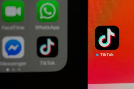 Инвеститори готвят милиарди за покупката на TikTok, за да спре забраната на приложението в САЩ