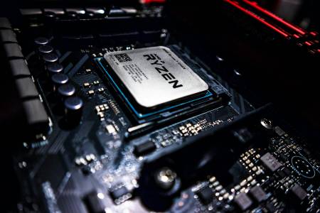 Китай забрани процесори на Intel и AMD за правителствени офиси и сървъри, минава към местни варианти