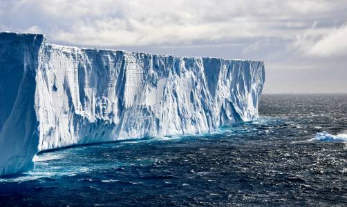 През 2016 в леда на Антарктида се отвори дупка с размерите на Швейцария. Вече знаем защо