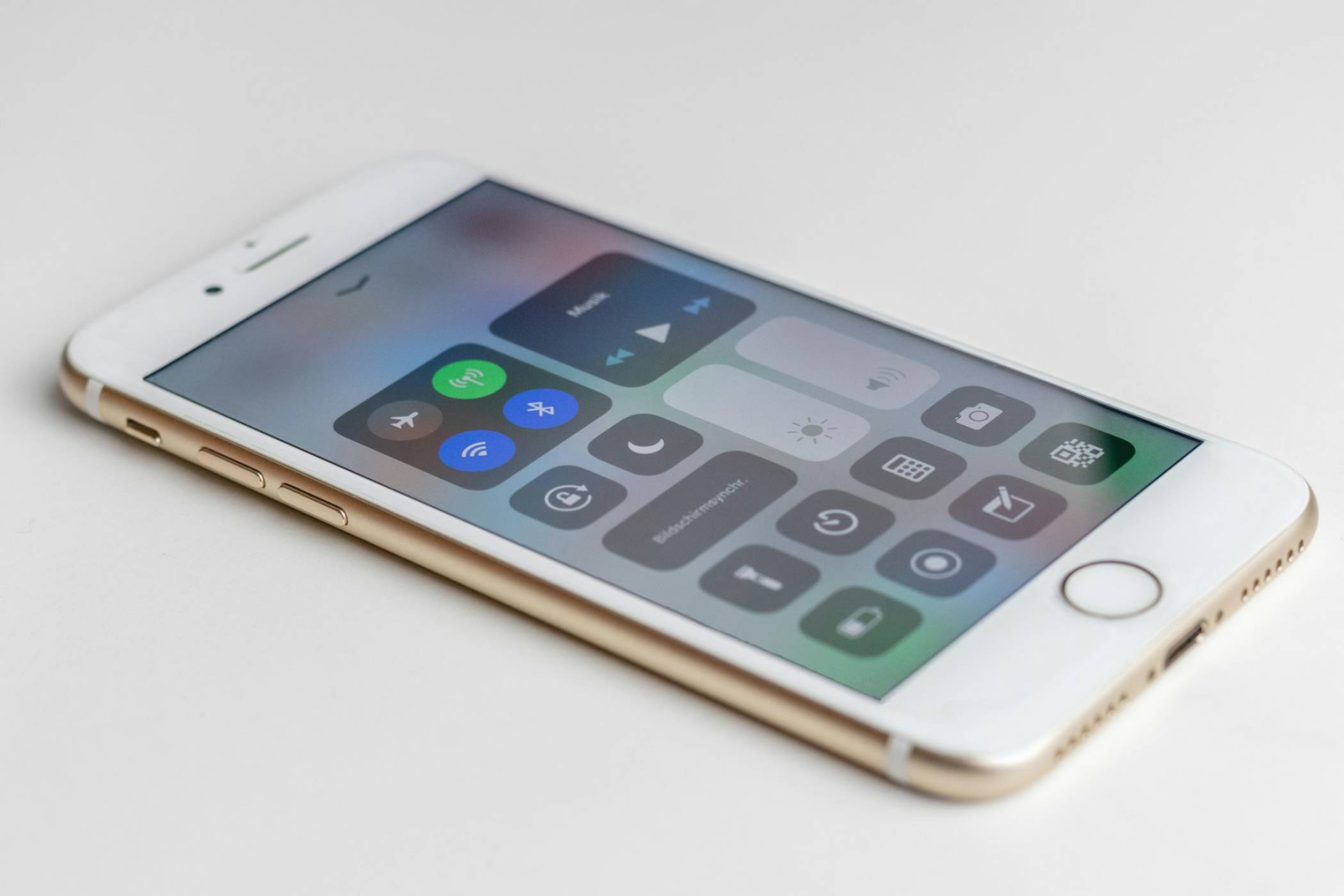 Някои iPhone-и получават намаление до 318 долара, но... в Китай
