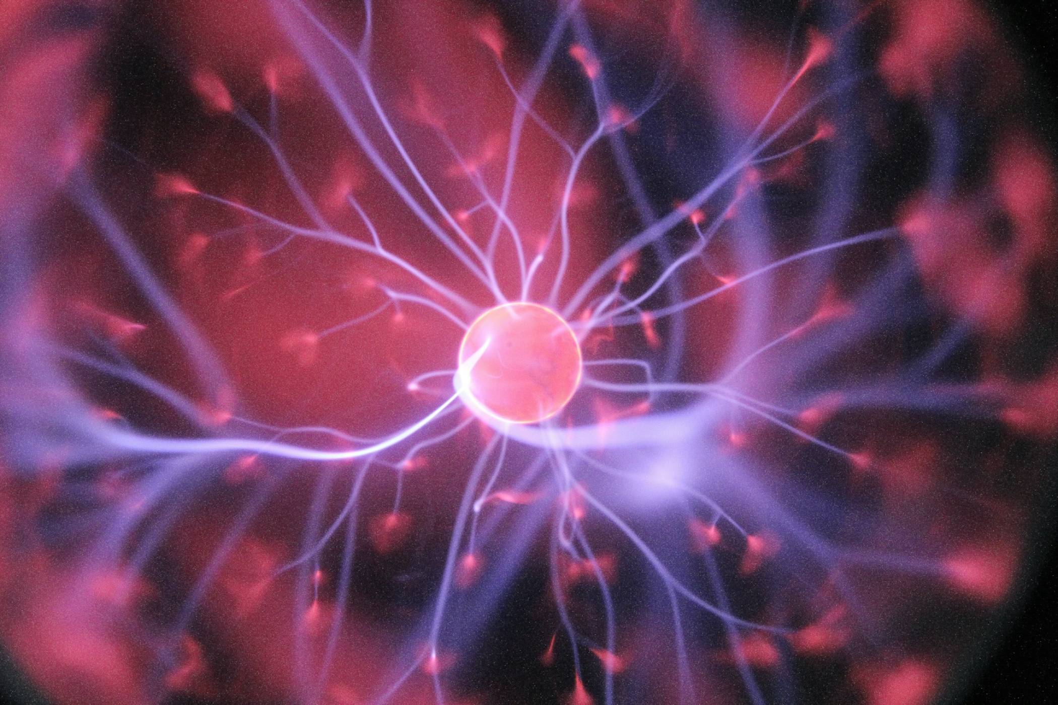 Neuralink ще имплантира на втори човек мозъчен чип, тъй като 85% от нишките при първия не работят