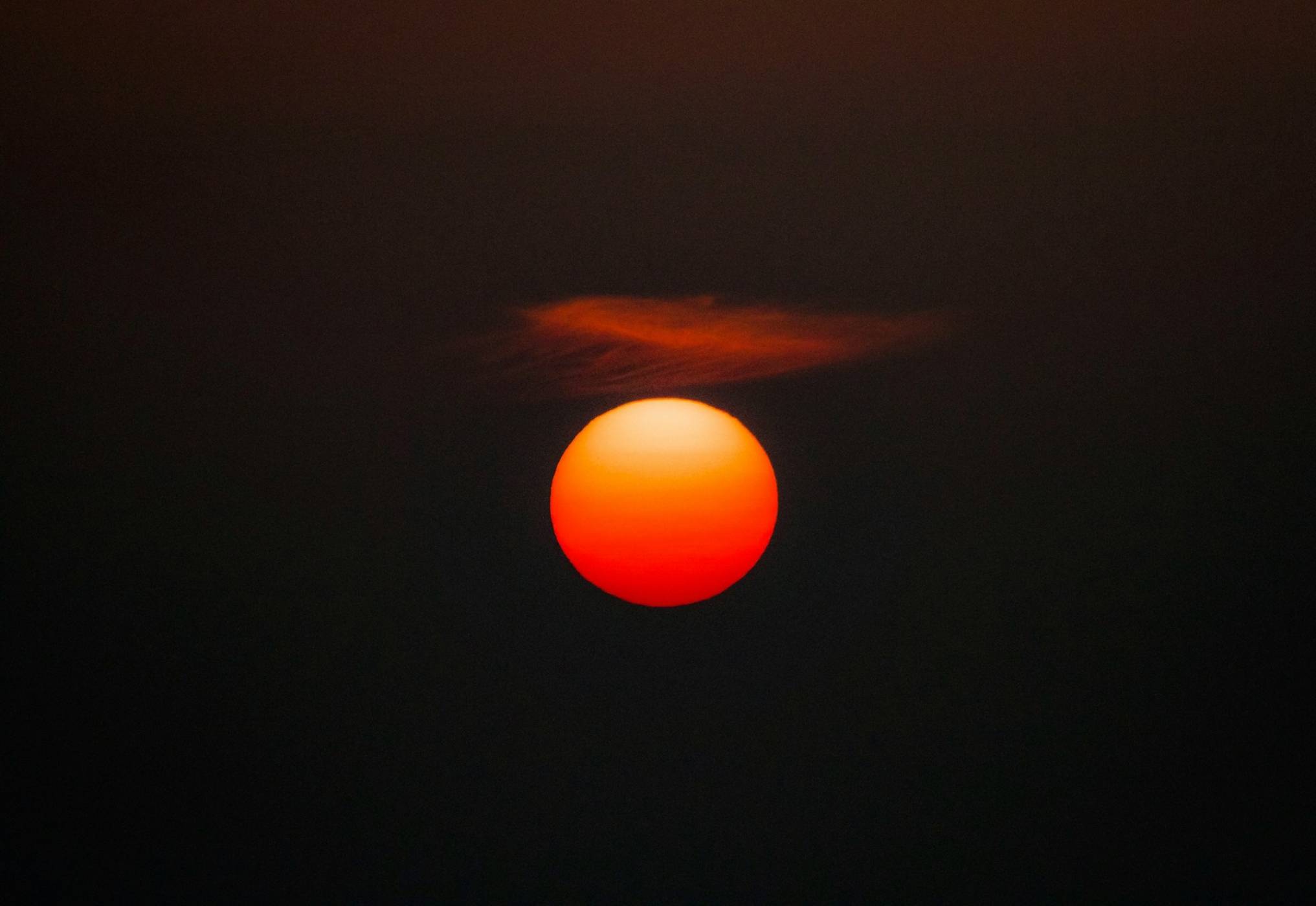 Ярки огнени кълба в небето над Испания и Португалия стреснаха експерти и граждани