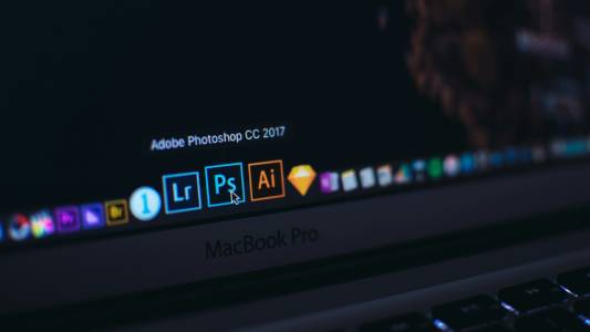 Новите условия за ползване на Adobe Photoshop искат достъп до това, което правите