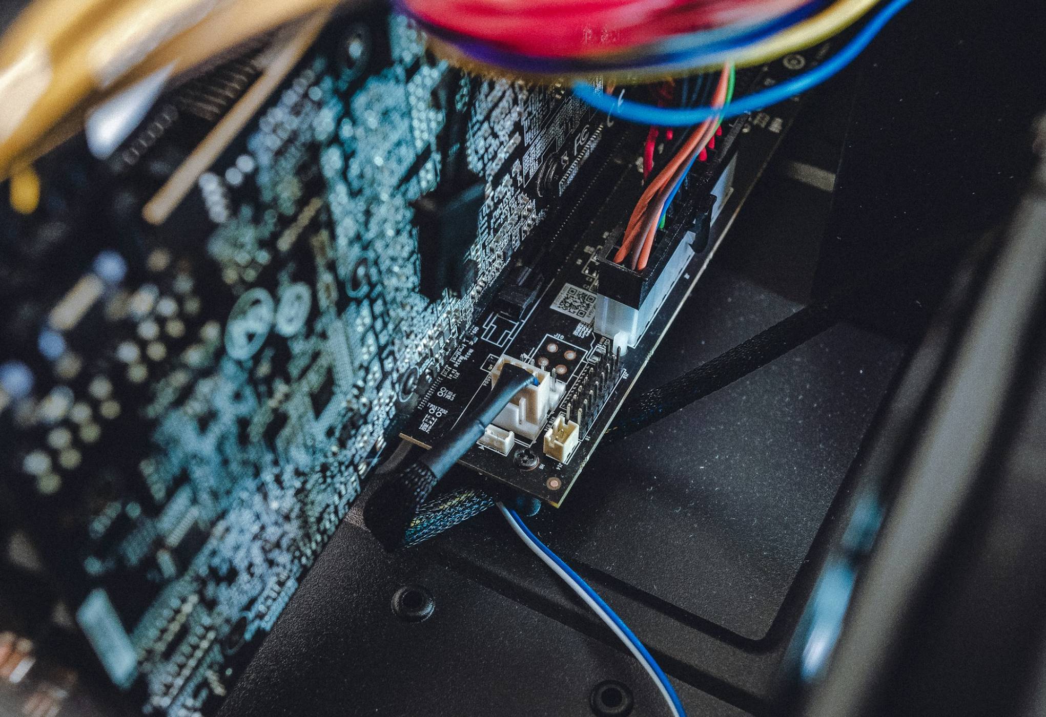 Zephyr пусна първата в света Nvidia RTX 4070 ITX с дължина само 172 мм