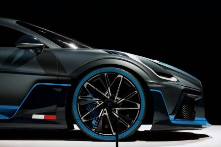 Суперколата Bugatti Tourbillion за 4 млн. върви с тематичен суперчасовник