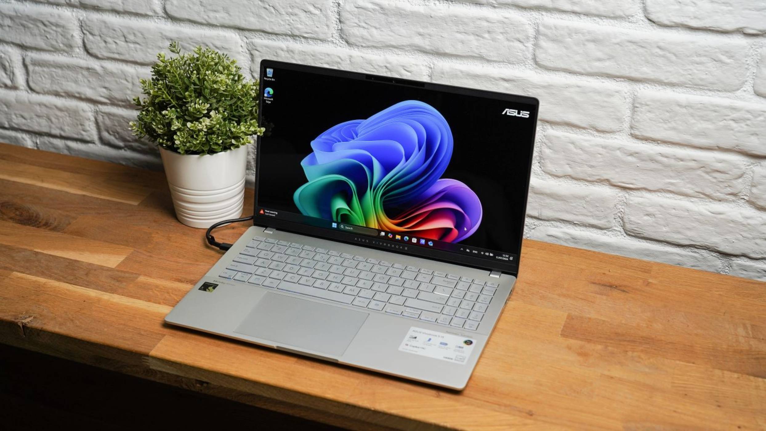  Asus Vivobook S15: нещо различно и ново