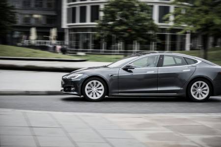 Tesla твърди, че Full Self-Driving опцията ще бъде готова за Европа в началото на 2025 г.