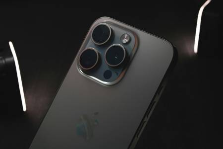 Блокиран iPhone 16 може да бъде оправен безжично с друг iPhone 